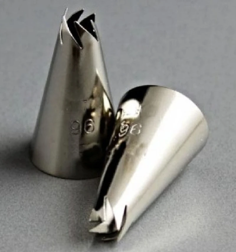 Pastry accessories Pasty bag nozzle, flower 0,6 cm.